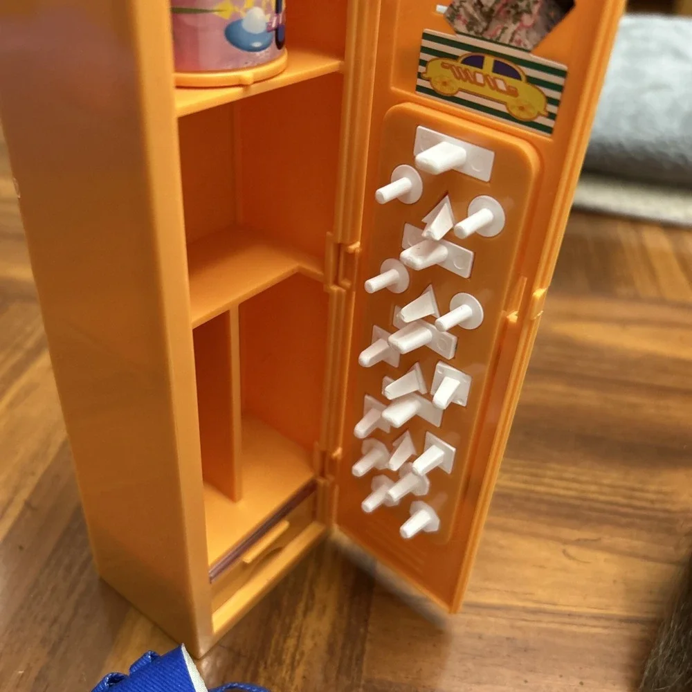 Barbie‎ 1999 Hidden Message High School Locker Teresa Accessories